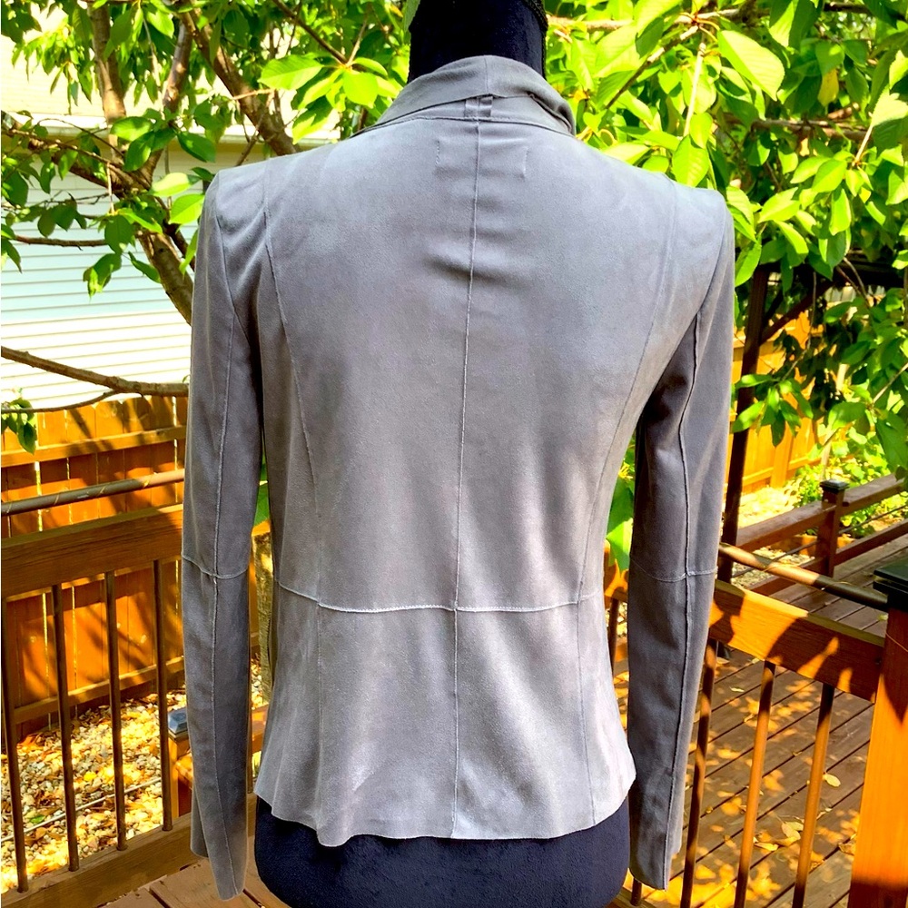 Stylish Buttonless Jacket - image 7